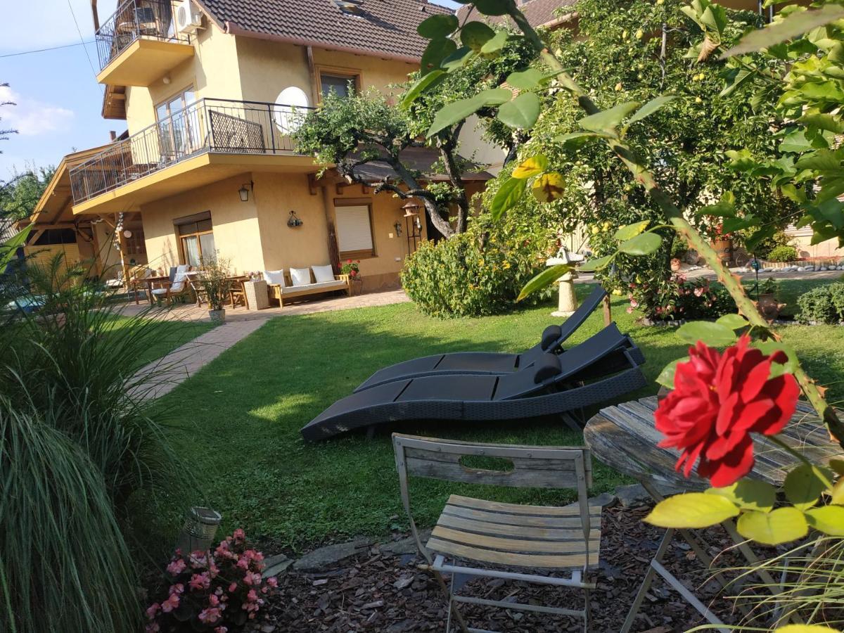 Rozsa Apartman 2 Alsoors Exterior photo