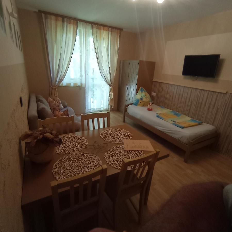 Rozsa Apartman 2 Alsoors Exterior photo