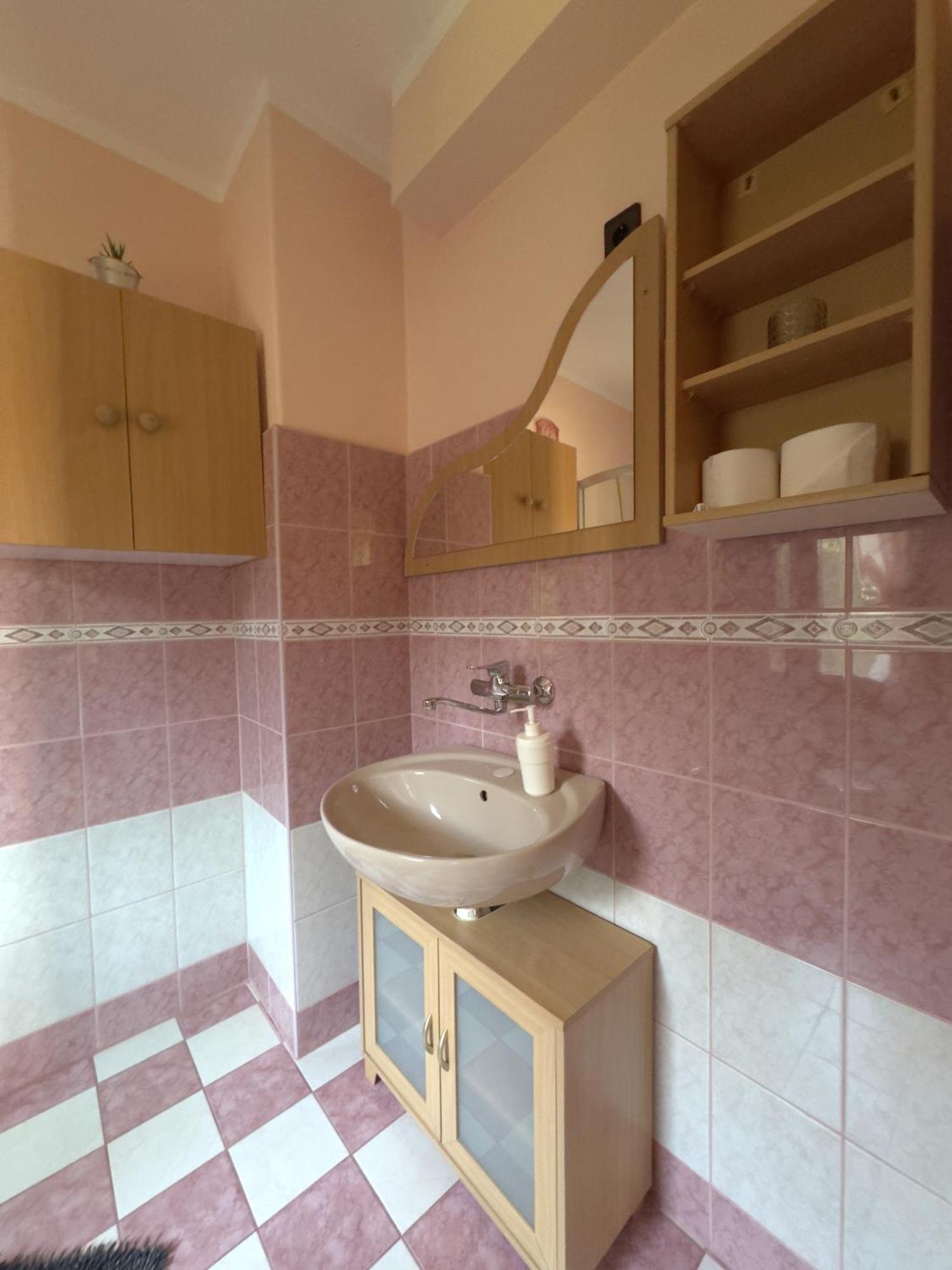 Rozsa Apartman 2 Alsoors Room photo