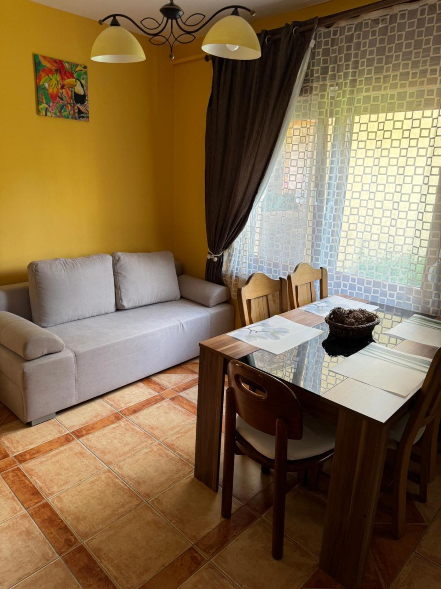 Rozsa Apartman 2 Alsoors Room photo